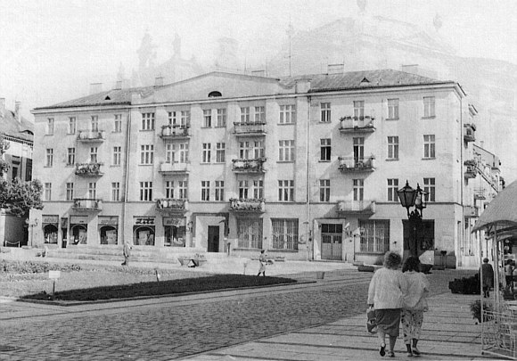 39a Gwny Rynek - strona pomidzy ulicami Piekarsk a Rzenicz.