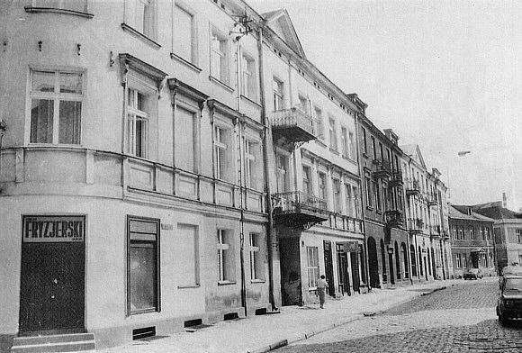 44a Ulica Grodzka w kierunku Liceum A. Asnyka, od ulicy Szklarskiej.